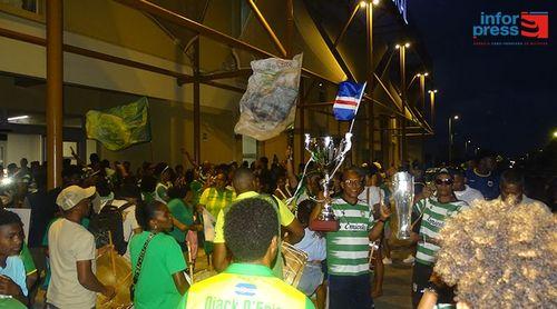 Ilha do Sal: Palmeira recebida com entusiasmo pelos adeptos após conquista do campeonato nacional de futebol