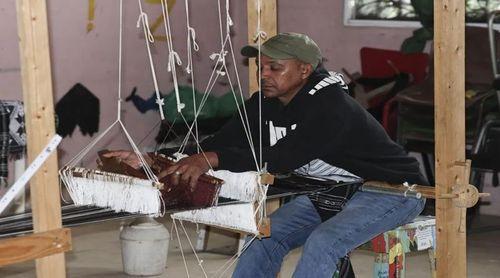 Único artesão que faz 'panu di téra' em Portugal defende ensino e alerta para imitações 