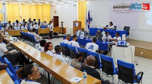 Praia: Jovens de várias escolas secundárias participam na primeira Sessão da Assembleia Municipal Jovem