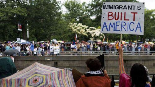 Donald Trump alarga rusgas contra imigrantes ilegais a Chicago e Nova Iorque