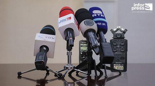 Jornalistas reunidos para debater integridade da informação e luta contra desinformação 