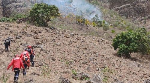 Santo Antão: Bombeiros alertam para perigo das queimadas após incêndio em Caibros