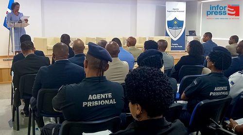 Ministra da Justiça reconhece trabalho dos agentes de Segurança Prisional e promete melhorar suas condições de trabalho