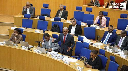 Parlamento: OE 2025 destina verba para criação da Escola Nacional da Administração Pública, mas oposição contesta proliferação de instituição       