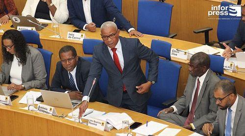 Parlamento: PAICV critica concentração de poder nas mãos do ministro das Finanças