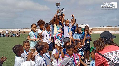 Ilha do Sal: Jogos escolares do 1.º e 2.º ciclo reúnem alunos no estádio Marcelo Leitão