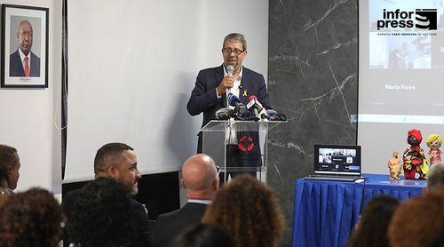 “Doar leite materno é um acto de amor profundo” - ministro da Saúde
