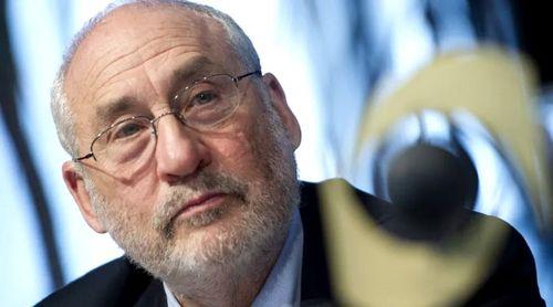 Nobel da Economia dos EUA diz que taxas aduaneiras de Trump são "um desastre"