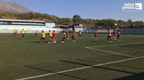Futebol/Fogo: Campeonato regional regressa com os jogos da 14.ª jornada após paragem para Taça do Fogo