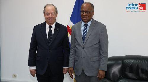 Ulisses Correia e Silva encontra-se com ex-primeiro-ministro de Malta no Palácio da Várzea