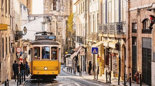 Portugal defende imigração circular regulada e lamenta políticas agressivas contra imigrantes na UE