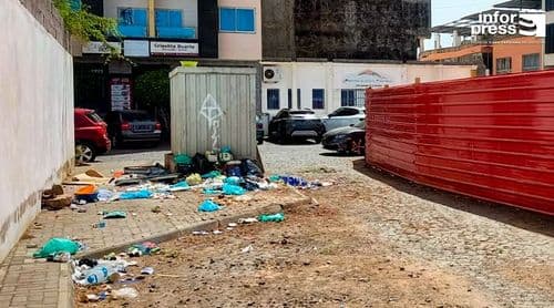 Praia: Gerentes de estabelecimentos em ASA pedem medidas urgentes para travar deposição de lixo no chão