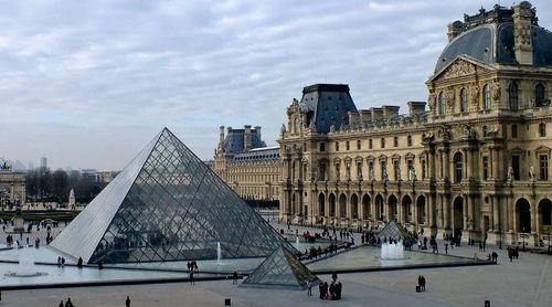 França: Museu do Louvre reabriu três dias após roubo de joias