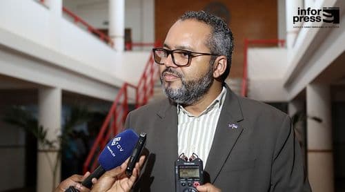 Governo aposta em enfermeiros especialistas para reduzir complicações por infecções e aumentar segurança dos doentes 