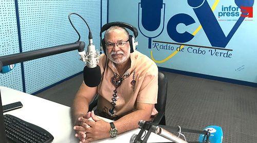 O menino que quase nasceu na estrada tornou-se a voz icónica nas ondas da RCV (c/áudio)