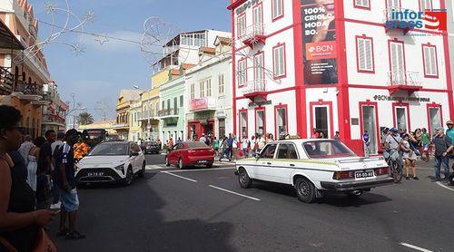 São Vicente: Chegada de emigrantes e muito movimento nas lojas anunciam chegada do Natal no Mindelo