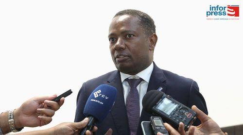 Olavo Correia alerta para déficit global de empregos 