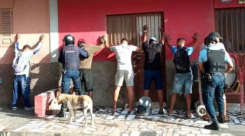 São Vicente: PN detém cinco pessoas em flagrante delito por prática de vários crimes