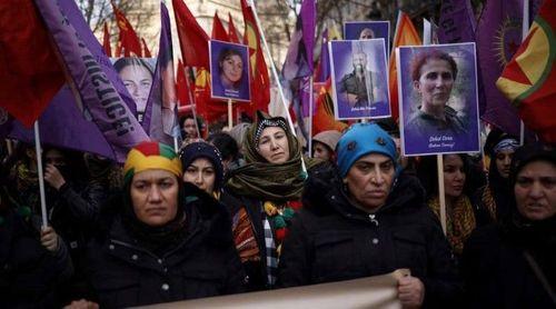 Guerrilha curda do PKK anuncia dissolução e fim de 40 anos de luta armada
