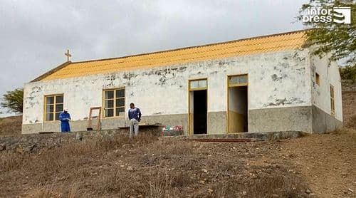 Porto Novo/Zona Sul: Capela começa a receber beneficiações depois do apelo do padre Hipólito Cançado