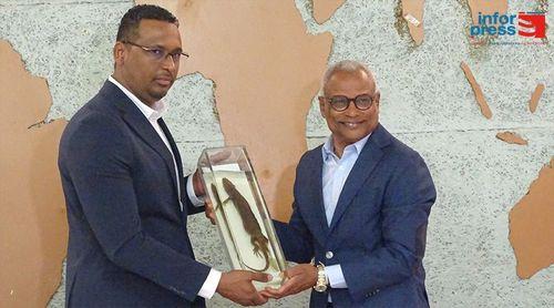 Presidente da República entrega espécime de lagarto gigante e chama atenção para preservação da riqueza natural 