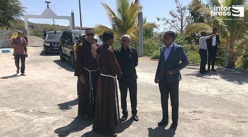 Fogo: PR destaca avanços na saúde e potencial de crescimento da ilha após visitar estruturas de saúde e capela Nossa do Senhora Socorro