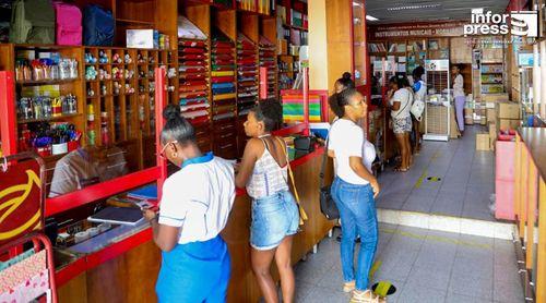 Preparativos para ano lectivo já começaram com preços mais baixos e adesão ainda fraca às papelarias
