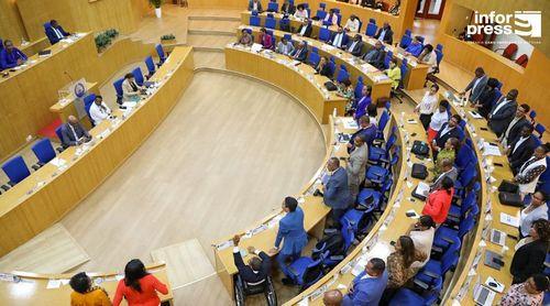 Parlamento aprova na especialidade Orçamento do Estado para 2025 no valor de 98 milhões de contos