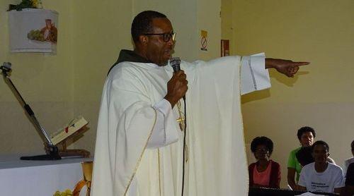 Porto Novo/São João: Pároco renova apelo à comunidade católica na construção da igreja matriz