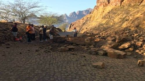 Porto Novo: Desabamento de pedras continua a condicionar a circulação na estrada Tapume – Alto Mira