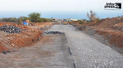 Porto Novo: Obras de requalificação da estrada de acesso à Casa de Meio na fase de pavimentação