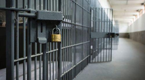 Praia: Homem fica em prisão preventiva por homicídio e tentativa de homicídio cometidos em 2013