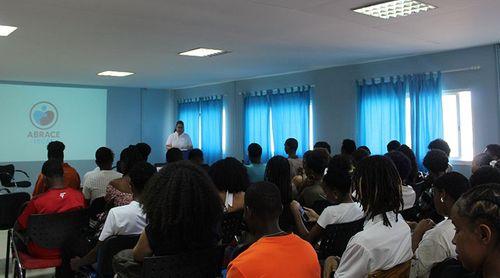 L'ISCEE lance un appel au gouvernement pour qu'il accorde une bourse complète aux étudiants vulnérables