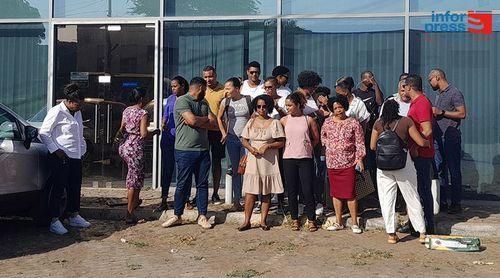 Ex-trabalhadores da companhia TICV protestam após falha no cumprimento de acordo de despedimento colectivo