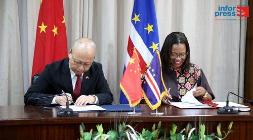 Cabo Verde e China reforçam parcerias com assinatura de mais um acordo para projecto Cidade Segura