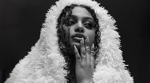 Cantora Radija Borges estreia-se com o single “Sem Guerra” sobre amor, superação e reconciliação
