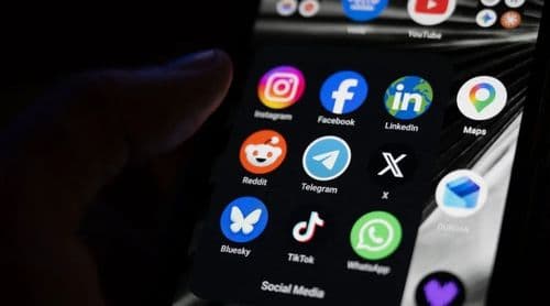 Uso das redes sociais é tão prejudicial como tabaco - médicos do Reino Unido