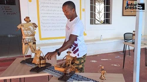 Artista de Santa Cruz inspira-se na cultura e tradição local para fazer arte com palha de bananeira (c/áudio)