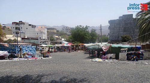 São João: Porto Novo transformado numa feira de vestuários e sapatos por comerciantes locais e de outras ilhas 