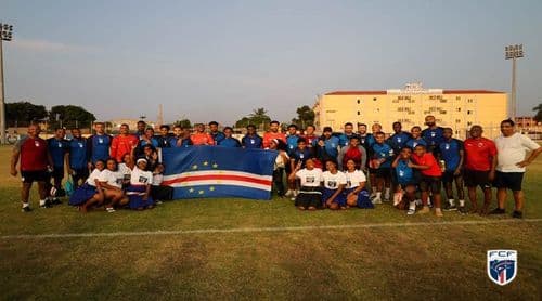 Futebol/Mundial'2026: Selecção nacional acolhida "calorosamente" pela comunidade cabo-verdiana em Angola