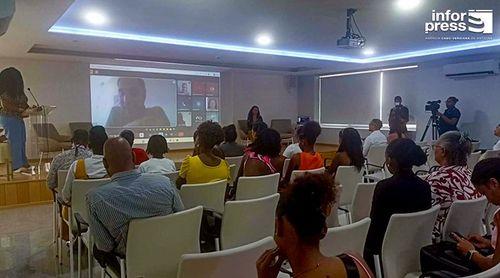 Universidade de Santiago pede reforço de bolsas para investigadores nacionais