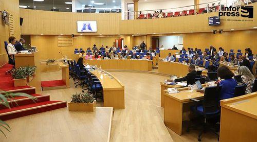 Parlamento: Despedida de deputados marcada por reconhecimento e balanço de mandato