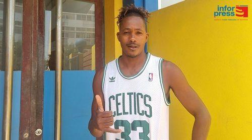 São Vicente/Chuvas: Surfista Kabungo insta empresários a apoiar população sanvicentina tal como ele