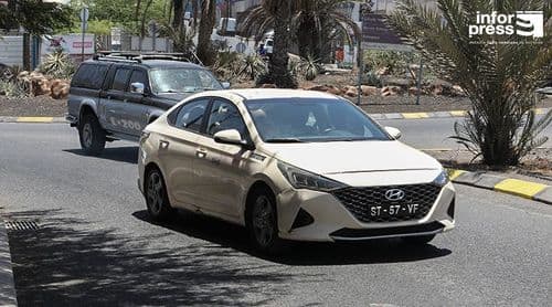 Entre corridas e despesas: a luta diária dos taxistas que mantêm a Praia em movimento