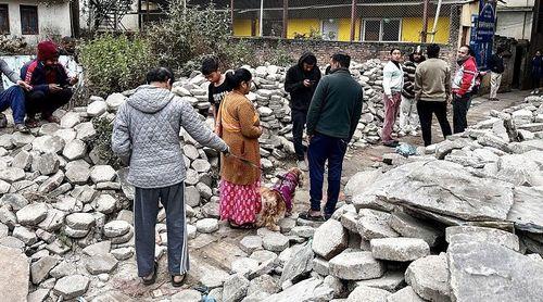 Registadas mais de 500 réplicas após sismo que matou 126 pessoas no Tibete