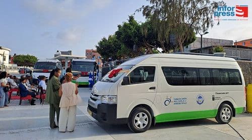 Santa Cruz recebe três viaturas doadas pelas Canárias para reforçar transporte escolar