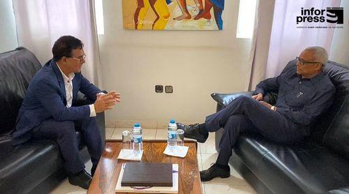 PR defende mais poderes para os municípios e transportes eficientes para reforçar competitividade do país 