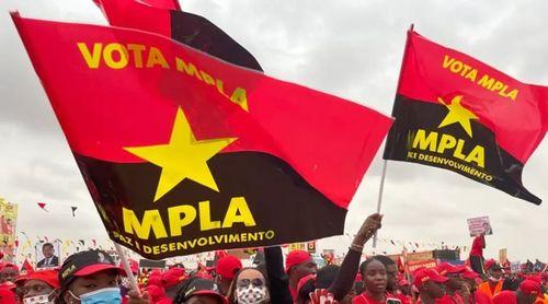 Independências: Angola assinala meio século com orgulho na paz e promessas por cumprir