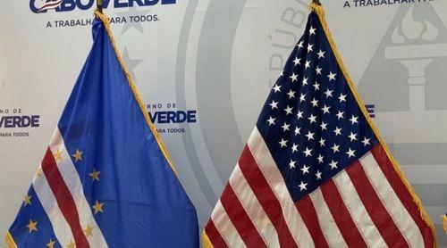 Governo dos EUA doa equipamentos informáticos à Unidade de Informação Financeira 