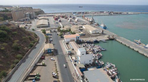 Associação dos Armadores de Pesca da Praia vê com bons olhos estudos para expansão e modernização do Porto da Praia